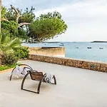 Es Turo, Luxury Beachfront Apartment In Colonia San Jordi